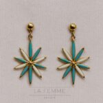 Brincos Flower Lovers | Design Floral Esmaltado & Brilho Dourado - Image 2