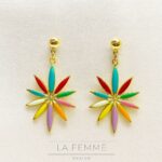 Brincos Flower Lovers | Design Floral Esmaltado & Brilho Dourado