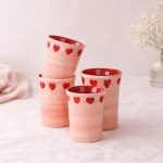 Copo de Cerâmica Artesanal Sweetheart | Rosa & Corações - Image 2