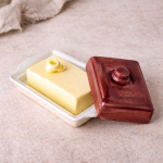 Manteigueira Elizabeth Holiday | Cerâmica Artesanal Borgonha & Bege